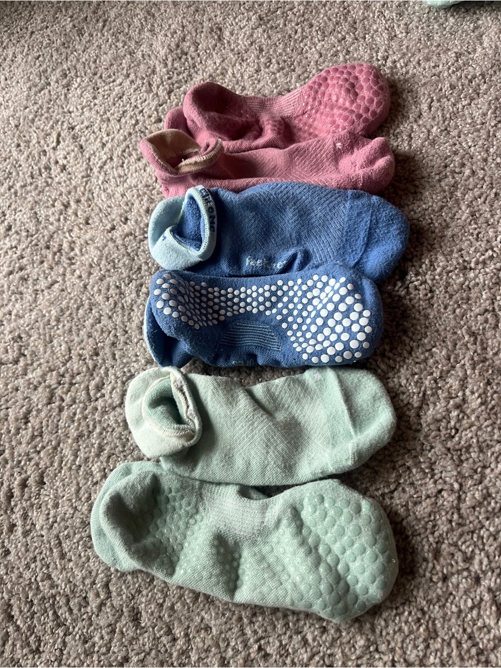 Feetures - Pilates Non-Slip No-Show Sock Set in Pink, Blue, and Mint